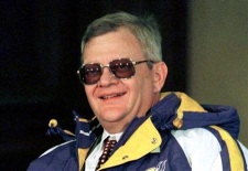 Tom Clancy fue un exitoso novelista que su realismo por temas de seguridad nacional llevó varias de sus obras al cine.